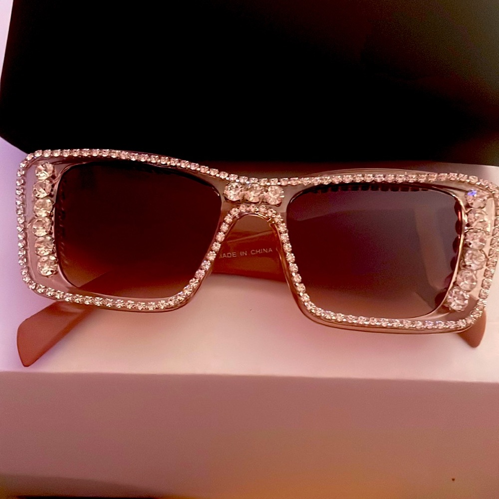 Fun and funky Fanci sunglasses.just perfect for any party outfit